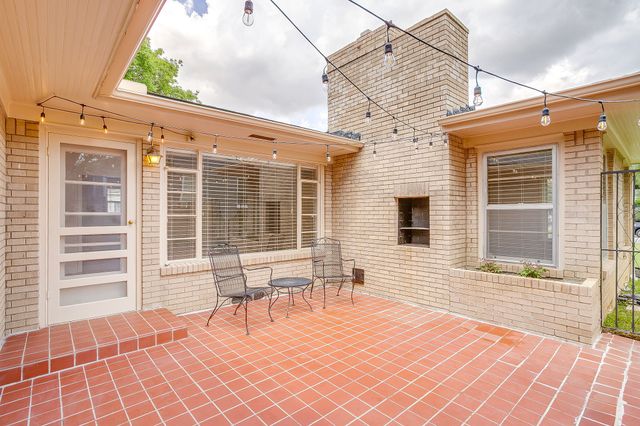 2812 Ryan Place Drive, Fort Worth, TX 76110