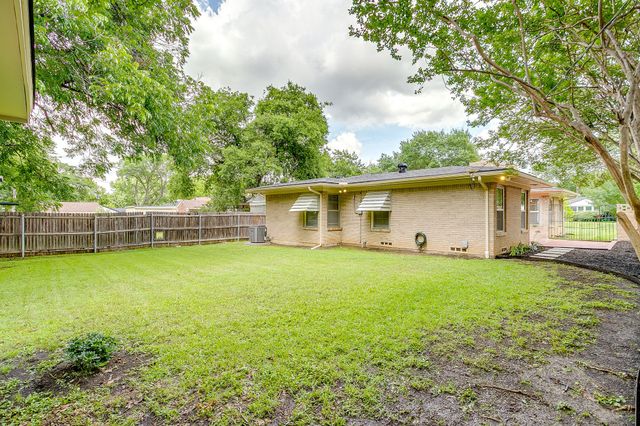 2812 Ryan Place Drive, Fort Worth, TX 76110