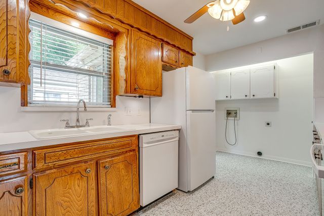 2812 Ryan Place Drive, Fort Worth, TX 76110