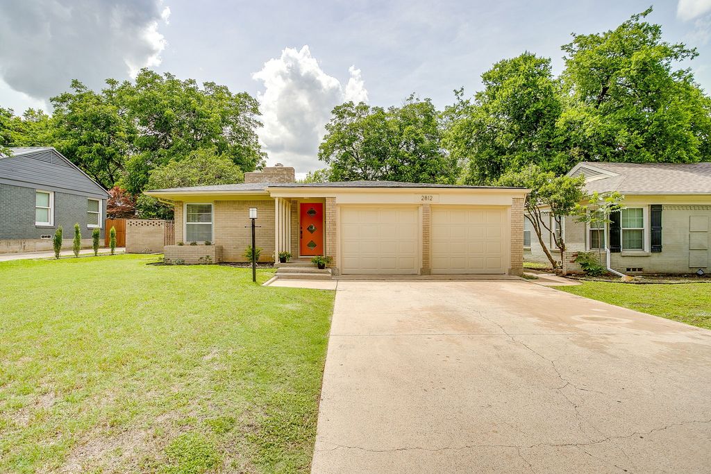 2812 Ryan Place Drive, Fort Worth, TX 76110