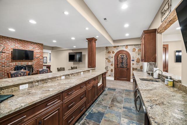 11954 Crosscreek Court, Burr Ridge, IL 60527