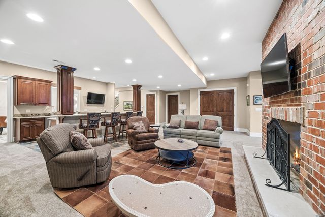 11954 Crosscreek Court, Burr Ridge, IL 60527