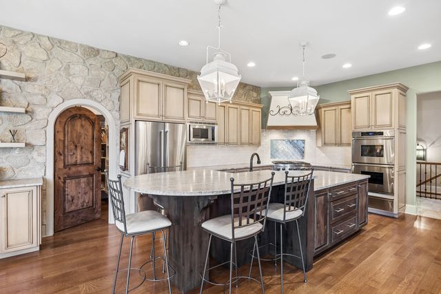 11954 Crosscreek Court, Burr Ridge, IL 60527