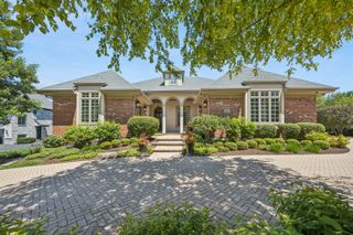 11954 Crosscreek Court, Burr Ridge, IL 60527