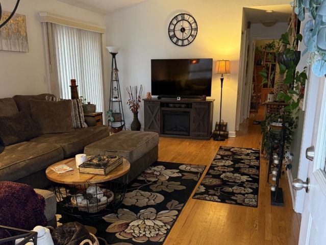 352 Danbury Drive, Naperville, IL 60565