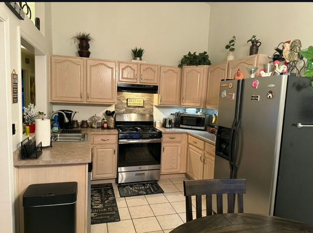 352 Danbury Drive, Naperville, IL 60565