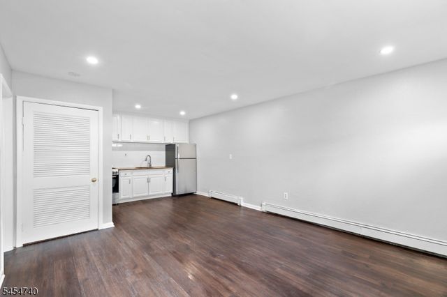 224 Macarthur Ave, Garfield City, NJ 07026
