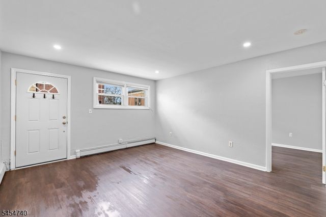 224 Macarthur Ave, Garfield City, NJ 07026
