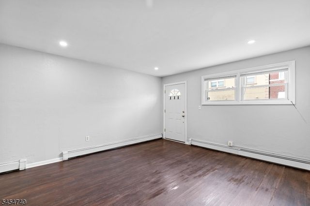 224 Macarthur Ave, Garfield City, NJ 07026