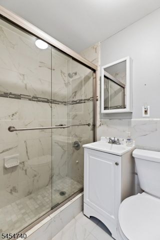 224 Macarthur Ave, Garfield City, NJ 07026