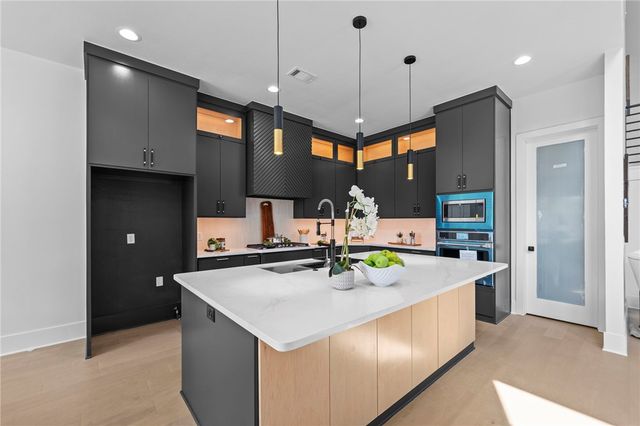4424 S 88th Street, Bentonville, AR 72713
