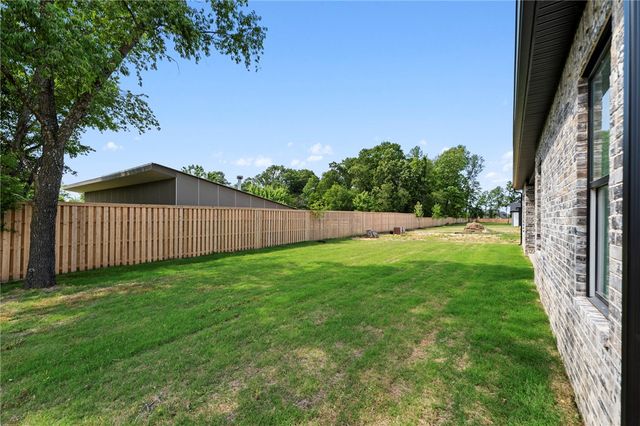 4424 S 88th Street, Bentonville, AR 72713