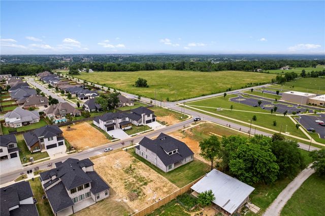 4424 S 88th Street, Bentonville, AR 72713