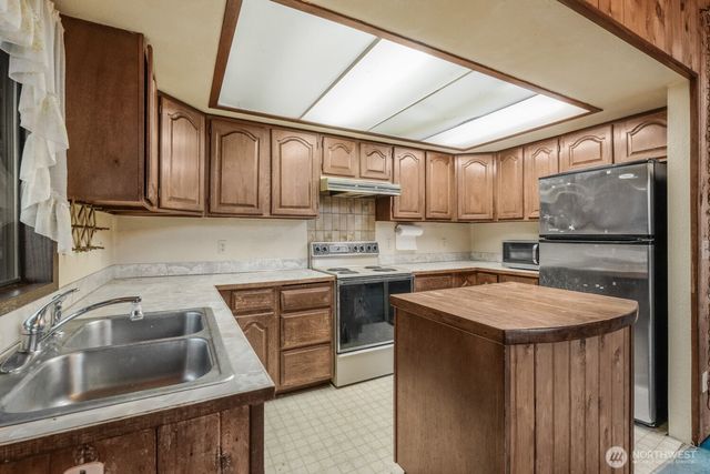 8388 N Pass Road, Sumas, WA 98295