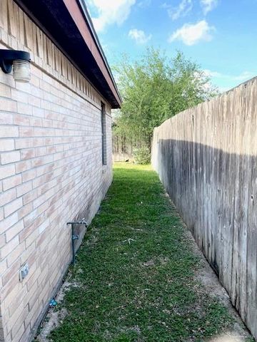 1223 W Carmen Avenue 3, Edinburg, TX 78541