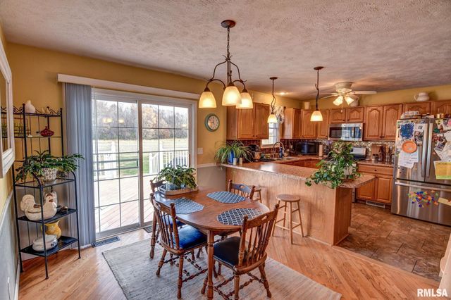 3830 LAKE Drive, Taylorville, IL 62568