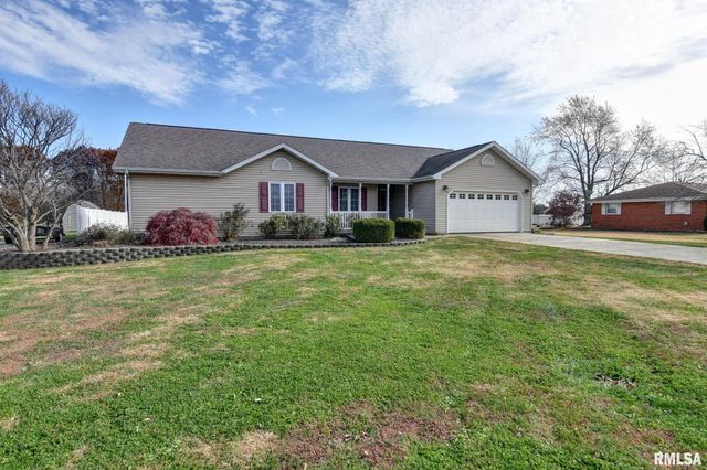 3830 LAKE Drive, Taylorville, IL 62568