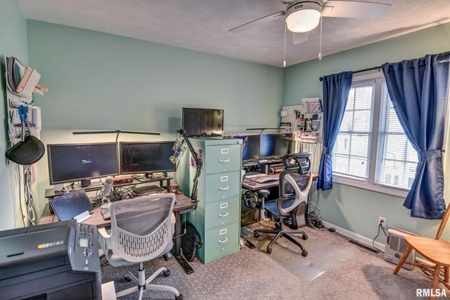 3830 LAKE Drive, Taylorville, IL 62568