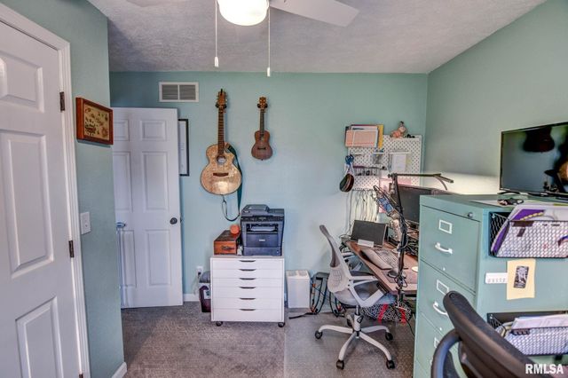 3830 LAKE Drive, Taylorville, IL 62568