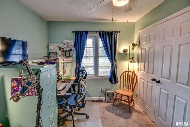 3830 LAKE Drive, Taylorville, IL 62568