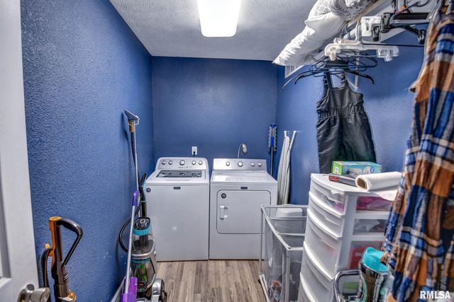 3830 LAKE Drive, Taylorville, IL 62568