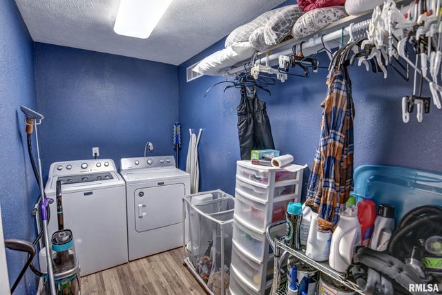 3830 LAKE Drive, Taylorville, IL 62568