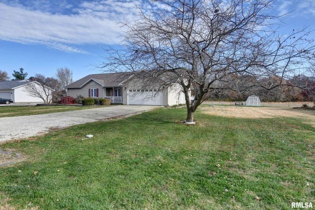 3830 LAKE Drive, Taylorville, IL 62568