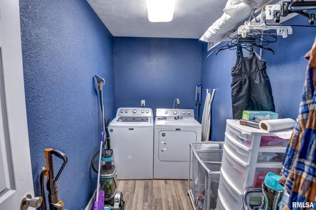 3830 LAKE Drive, Taylorville, IL 62568