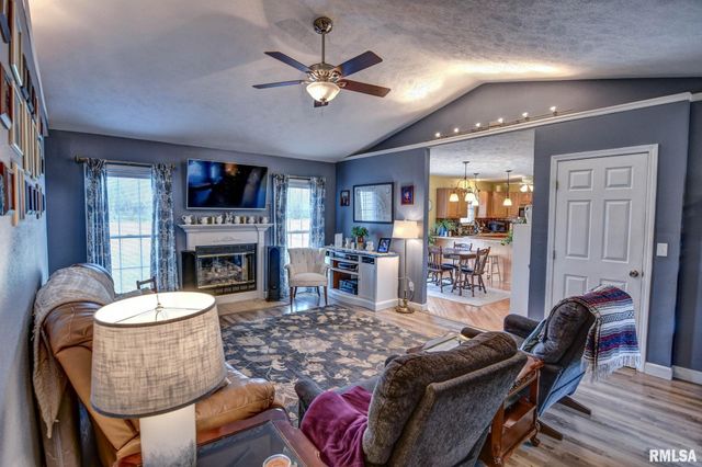 3830 LAKE Drive, Taylorville, IL 62568