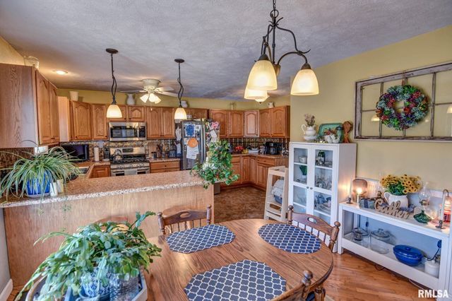 3830 LAKE Drive, Taylorville, IL 62568