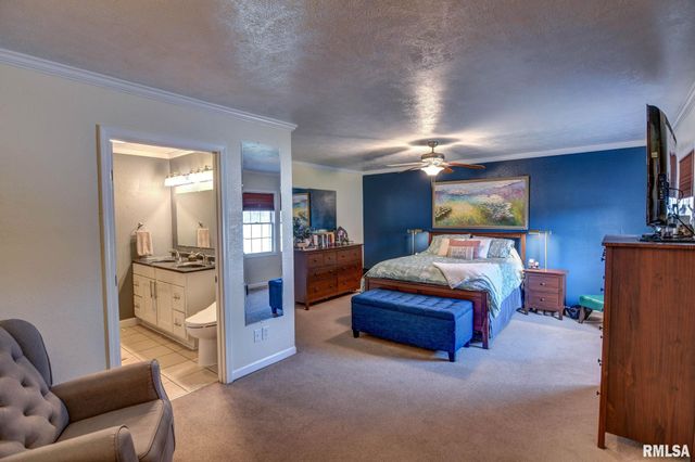 3830 LAKE Drive, Taylorville, IL 62568