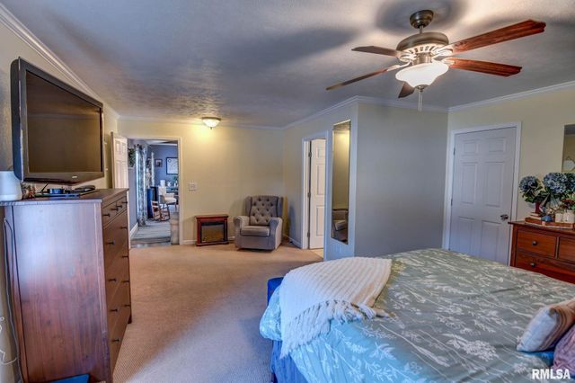 3830 LAKE Drive, Taylorville, IL 62568