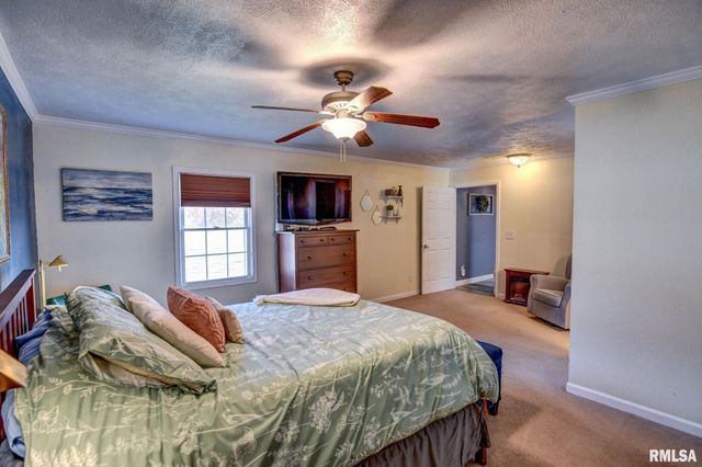 3830 LAKE Drive, Taylorville, IL 62568