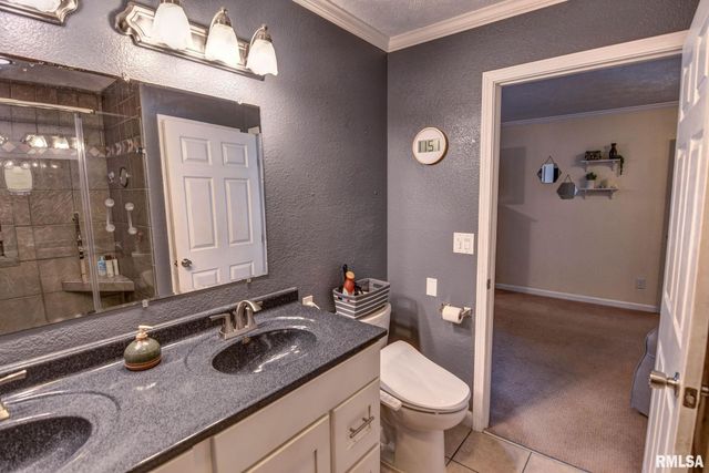 3830 LAKE Drive, Taylorville, IL 62568