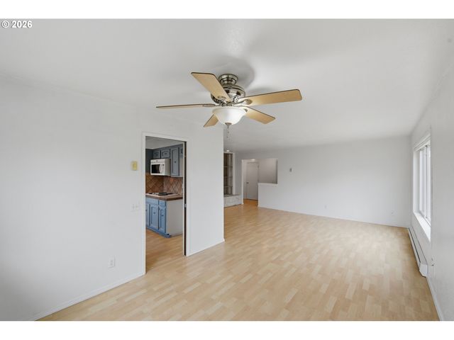 835 12TH St, Bandon, OR 97411