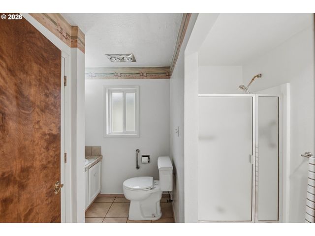835 12TH St, Bandon, OR 97411