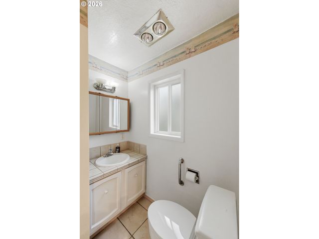 835 12TH St, Bandon, OR 97411