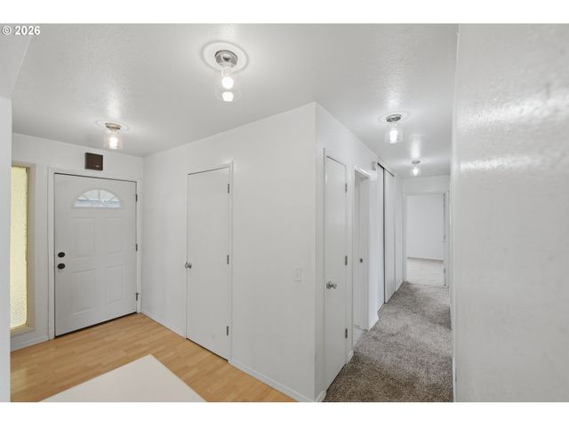 835 12TH St, Bandon, OR 97411