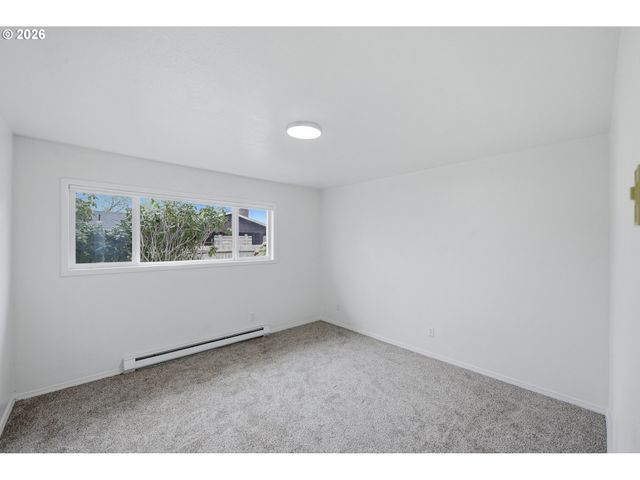 835 12TH St, Bandon, OR 97411