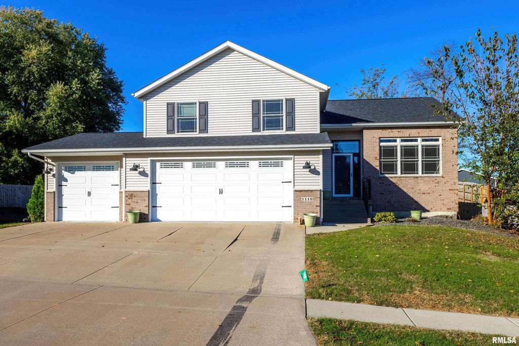 1110 Wild West Drive, Le Claire, IA 52753