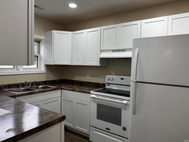 1211 & 1209 W Main Street, Mitchell, IN 47446