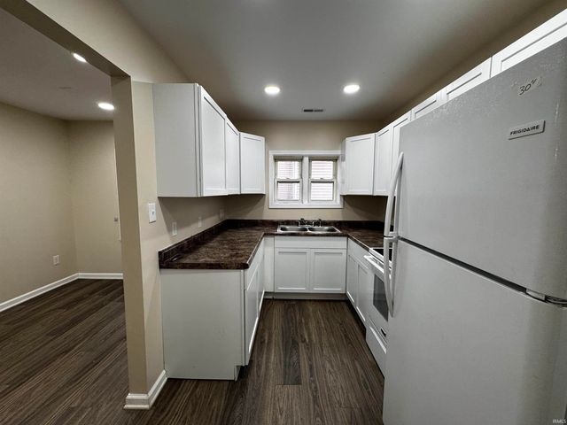 1211 & 1209 W Main Street, Mitchell, IN 47446