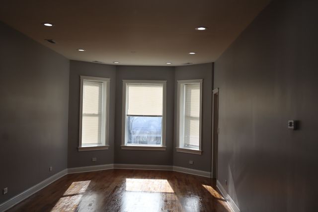 4120 W Gladys Avenue, Chicago, IL 60624