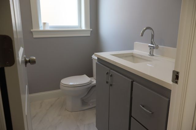 4120 W Gladys Avenue, Chicago, IL 60624