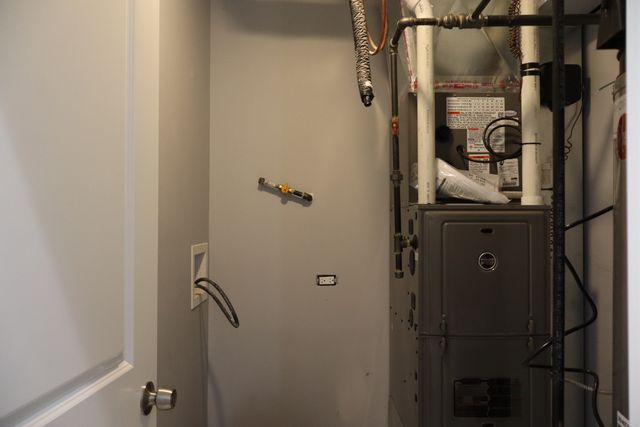 4120 W Gladys Avenue, Chicago, IL 60624