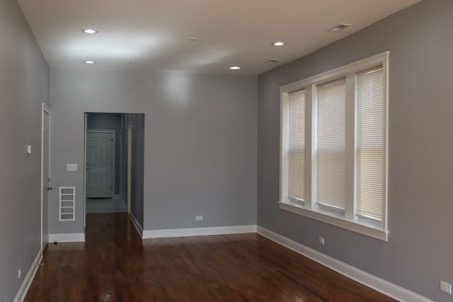 4120 W Gladys Avenue, Chicago, IL 60624