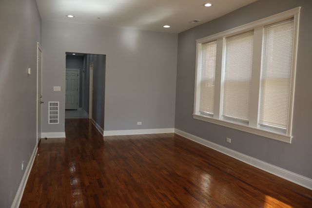 4120 W Gladys Avenue, Chicago, IL 60624