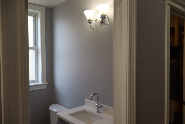 4120 W Gladys Avenue, Chicago, IL 60624