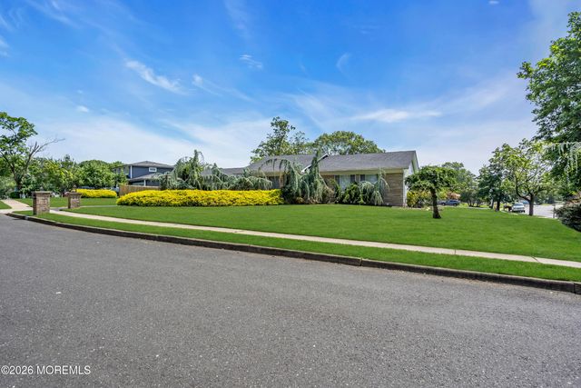 2 Apache Drive, Toms River, NJ 08753