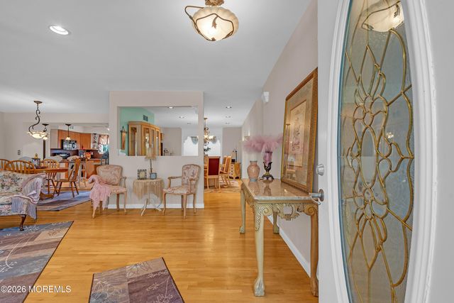 2 Apache Drive, Toms River, NJ 08753